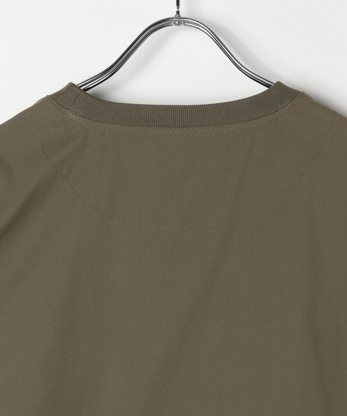 BAYFLOW（ベイフロー）の「【ストレッチ・イージーケア・吸水速乾・マシンウォッシャブル】SOLOTEXプルオーバー（その他トップス・メンズ・カーキ/ブラック・LARGE/MEDIUM）」の4枚目の写真