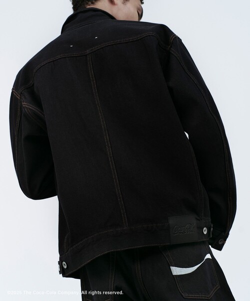 ADAM ET ROPE'（アダムエロペ）の「【Coca-Cola】デニムジャケット / ADAM ET ROPE' JEANS -PERS-（デニムジャケット・メンズ・ネイビー・L/M/S）」の3枚目の写真