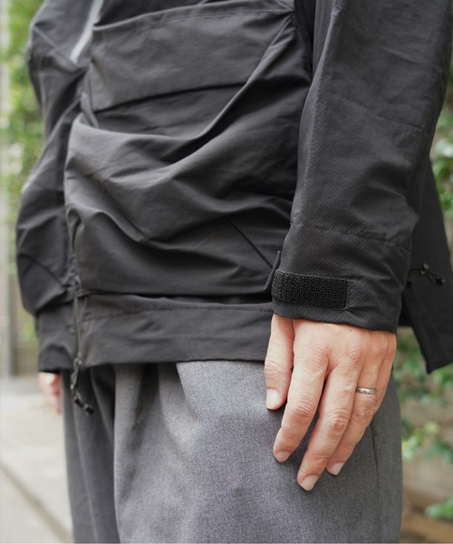 CMF OUTDOOR GARMENT(シーエムエフアウトドアガーメント)の「CMF OUTDOOR GARMENT/シーエムエフ アウトドアガーメント 別注 GUIDE SHELL(マウンテンパーカー・メンズ・ブラック/グレー・L/S/M)」の12枚目の写真