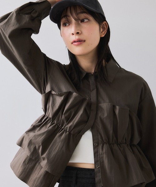 VIS(ビス)の「ビスチェドッキングシャツ/イージーケア(シャツ/ブラウス・レディース・ブラウン系その他/オフホワイト/クリーム・FREE)」の1枚目の写真