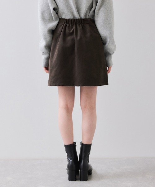 VIS(ビス)の「釦ポイントスエードライクミニスカート(スカート・レディース・ブルー系その他4/ダークブラウン・FREE)」の12枚目の写真