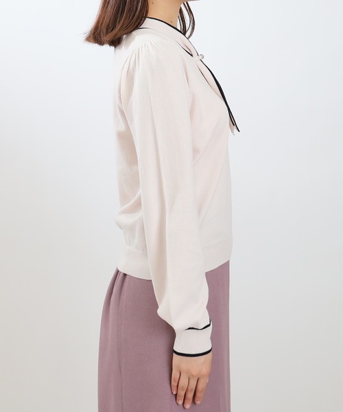 ASTORIA ODIER（アストリアオディール）の「配色ボウタイパールビジュー付きニット（ニット/セーター・レディース・アイボリー/ブラック/ピンクベージュ/ブラウン・MEDIUM/LARGE）」の13枚目の写真