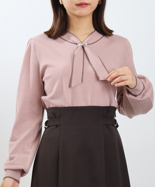 ASTORIA ODIER（アストリアオディール）の「配色ボウタイパールビジュー付きニット（ニット/セーター・レディース・アイボリー/ブラック/ピンクベージュ/ブラウン・MEDIUM/LARGE）」の7枚目の写真