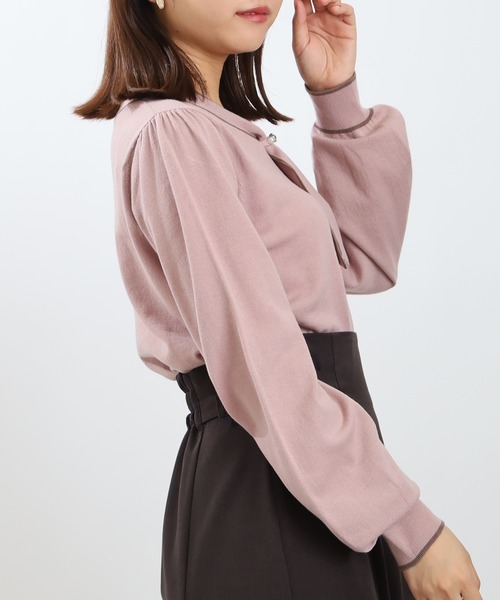 ASTORIA ODIER（アストリアオディール）の「配色ボウタイパールビジュー付きニット（ニット/セーター・レディース・アイボリー/ブラック/ピンクベージュ/ブラウン・MEDIUM/LARGE）」の9枚目の写真