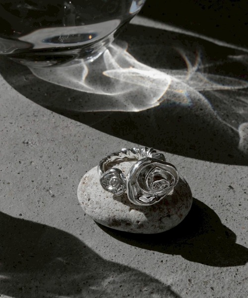 Soierie(ソワリー)の「ローズ カフ リング / Rose cuff ring(リング・レディース・シルバー・FREE)」の2枚目の写真