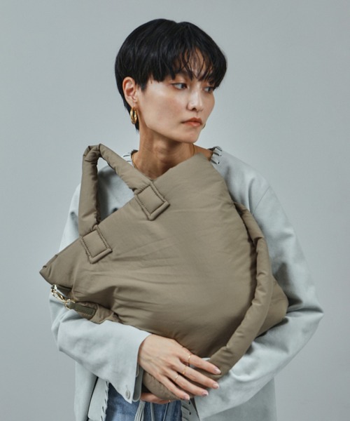 SALON adam et rope'（サロン アダム エ ロペ）の「【WEB限定】軽量パフナイロン2WAYショルダートート / A4対応（トートバッグ・レディース・ブラック/ベージュ系その他・FREE）」の13枚目の写真