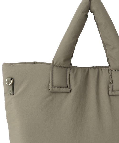 SALON adam et rope'（サロン アダム エ ロペ）の「【WEB限定】軽量パフナイロン2WAYショルダートート / A4対応（トートバッグ・レディース・ブラック/ベージュ系その他・FREE）」の17枚目の写真