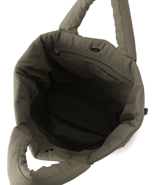 SALON adam et rope'（サロン アダム エ ロペ）の「【WEB限定】軽量パフナイロン2WAYショルダートート / A4対応（トートバッグ・レディース・ブラック/ベージュ系その他・FREE）」の19枚目の写真