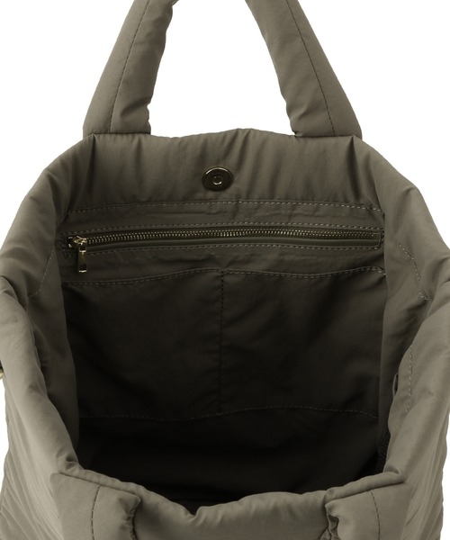 SALON adam et rope'（サロン アダム エ ロペ）の「【WEB限定】軽量パフナイロン2WAYショルダートート / A4対応（トートバッグ・レディース・ブラック/ベージュ系その他・FREE）」の22枚目の写真