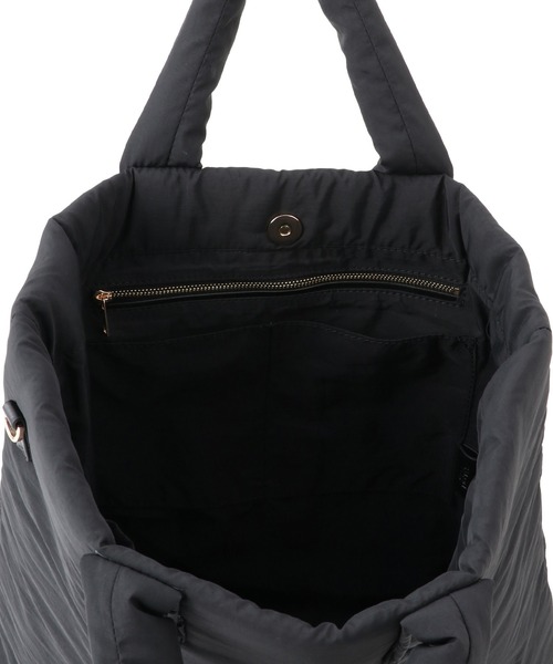 SALON adam et rope'（サロン アダム エ ロペ）の「【WEB限定】軽量パフナイロン2WAYショルダートート / A4対応（トートバッグ・レディース・ブラック/ベージュ系その他・FREE）」の20枚目の写真