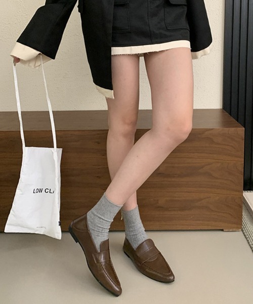 COCOMOMO（ココモモ）の「シンプルで大人っぽい フラットローファー ローファーパンプス ローヒール フラット きれいめ オフィス オフィスカジュアル（ローファー・レディース・ブラック/ダークブラウン・23.0cm/23.5cm/24.0cm）」の7枚目の写真
