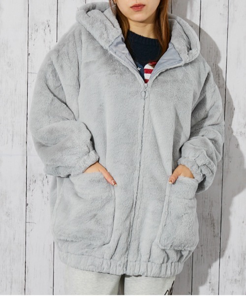 GORGE（ゴージ）の「《ふわもこフェイクファー》レディース ファーブルゾン フード付き 軽量アウター 秋冬（ブルゾン・レディース・アイボリー/ブラック/モカ/ライトグレー・F）」の3枚目の写真