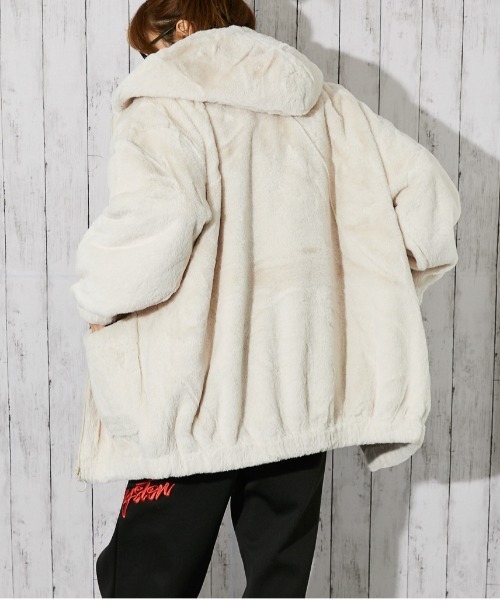 GORGE（ゴージ）の「《ふわもこフェイクファー》レディース ファーブルゾン フード付き 軽量アウター 秋冬（ブルゾン・レディース・アイボリー/ブラック/モカ/ライトグレー・F）」の16枚目の写真