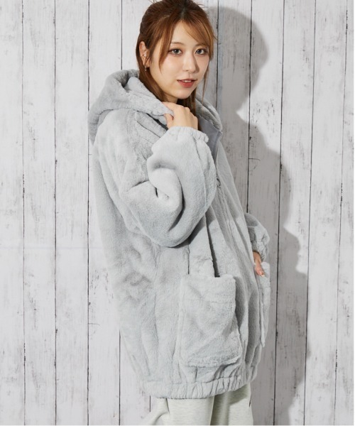 GORGE（ゴージ）の「《ふわもこフェイクファー》レディース ファーブルゾン フード付き 軽量アウター 秋冬（ブルゾン・レディース・アイボリー/ブラック/モカ/ライトグレー・F）」の17枚目の写真