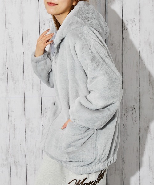 GORGE（ゴージ）の「《ふわもこフェイクファー》レディース ファーブルゾン フード付き 軽量アウター 秋冬（ブルゾン・レディース・アイボリー/ブラック/モカ/ライトグレー・F）」の19枚目の写真