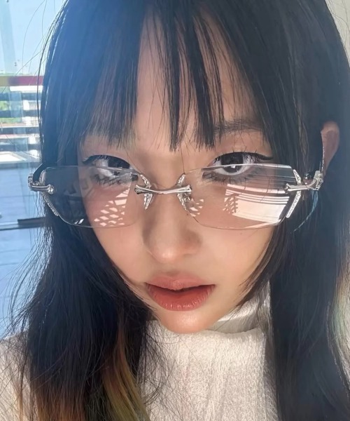 VIBGYOR(ヴィブジョー)の「レディース リムレスメガネ 伊達メガネ Y2K 韓国(BDS)(メガネ・レディース・シルバー/ゴールド・FREE)」の6枚目の写真