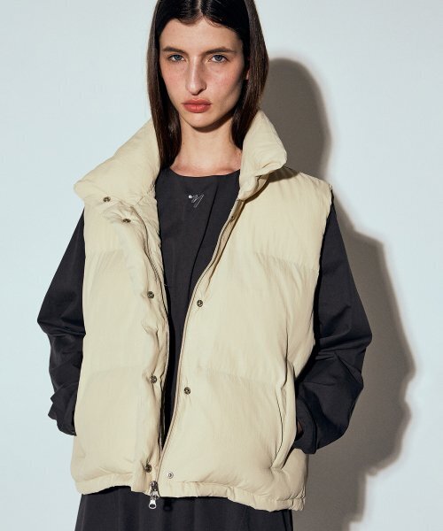NICK&NICOLE(ニックアンドニコール)の「NN SHORT PADDING VEST_LIGHT BEIGE(ベスト・レディース・その他・FREE)」の3枚目の写真
