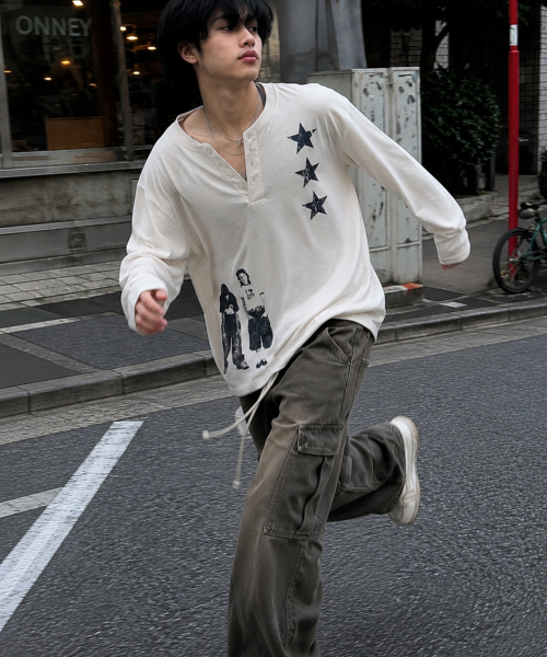 GRAVER（グレーバー）の「[UNISEX]STAR3 ヘンリーネック ロングスリーブ Tシャツ_3color（Tシャツ/カットソー・レディース・チャコール/ベージュ/ブラック・MEDIUM/LARGE）」の11枚目の写真