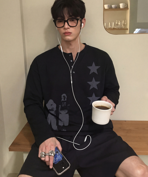GRAVER（グレーバー）の「[UNISEX]STAR3 ヘンリーネック ロングスリーブ Tシャツ_3color（Tシャツ/カットソー・レディース・チャコール/ベージュ/ブラック・MEDIUM/LARGE）」の14枚目の写真