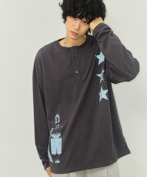 GRAVER（グレーバー）の「[UNISEX]STAR3 ヘンリーネック ロングスリーブ Tシャツ_3color（Tシャツ/カットソー・レディース・チャコール/ベージュ/ブラック・MEDIUM/LARGE）」の15枚目の写真