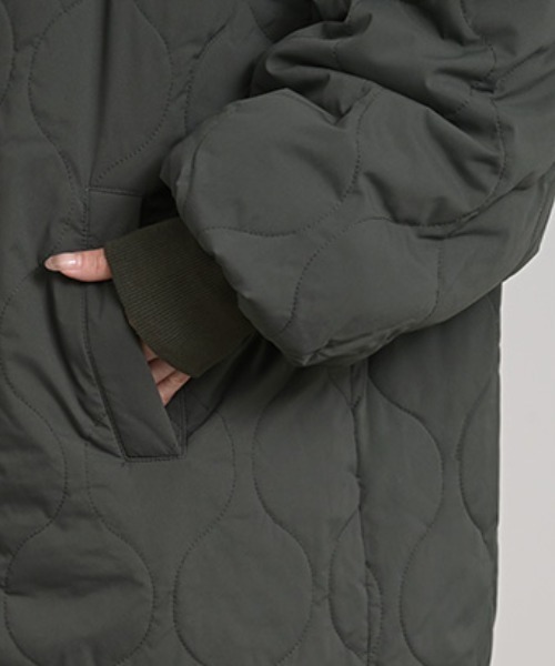 HUG.U（ハグユー）の「極暖ボア × 撥水キルティング リバーシブルアウター（ノーカラーコート・レディース・ブラック/オフホワイト/ブラウン/ダークグレー・FREE）」の5枚目の写真