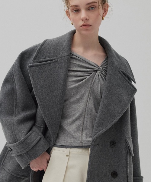 PUBLIC TOKYO（パブリックトウキョウ）の「ワイドラペルコート（ステンカラーコート・レディース・ダークグレー/ブラウン・1/2）」の2枚目の写真