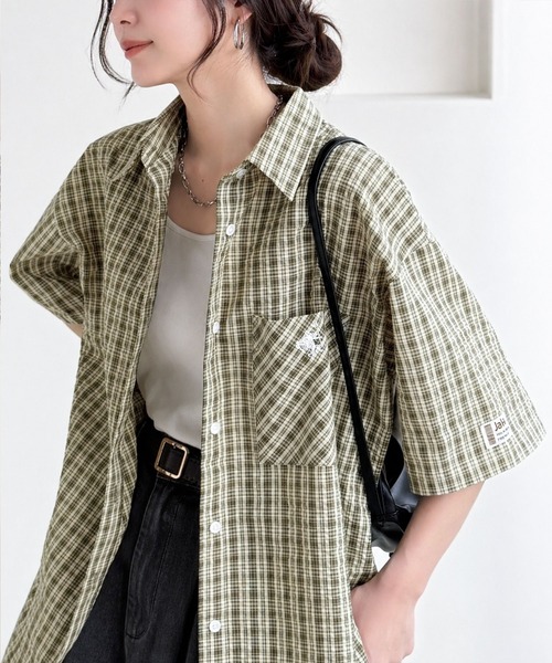Java(ジャバ)の「《JaVaジャバコラボ》ベーシックに、垢抜けを。胸ポケット刺繍サッカーチェックシャツ(半袖)(シャツ/ブラウス・レディース・ブラック/ブラック系1/グリーン/ネイビー/ブルー・MEDIUM/SMALL/X-LARGE/LARGE)」の3枚目の写真