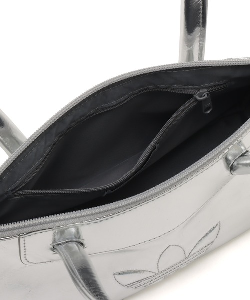 adidas(アディダス)の「adidas ADILENIUM BAG / アディダス アディレニウム バッグ(トートバッグ・レディース・シルバー・ONE SIZE)」の4枚目の写真