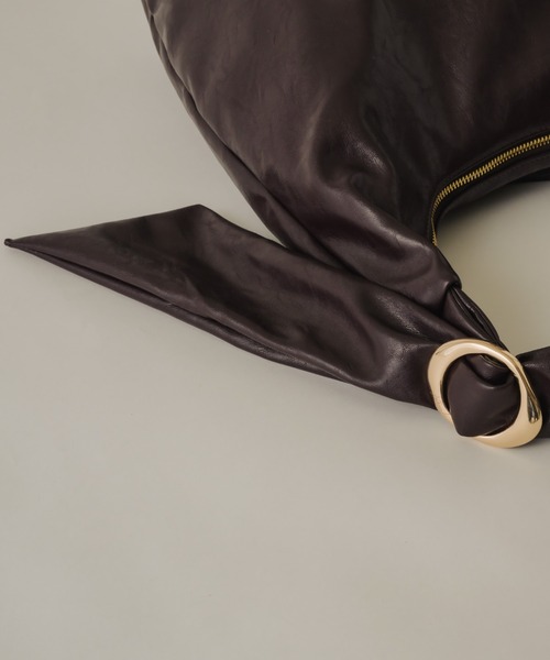 NEUNA（ヌナ）の「ワンハンドル2wayメタルバッグ（ショルダーバッグ・レディース・ブラック/ブラウン・FREE）」の15枚目の写真