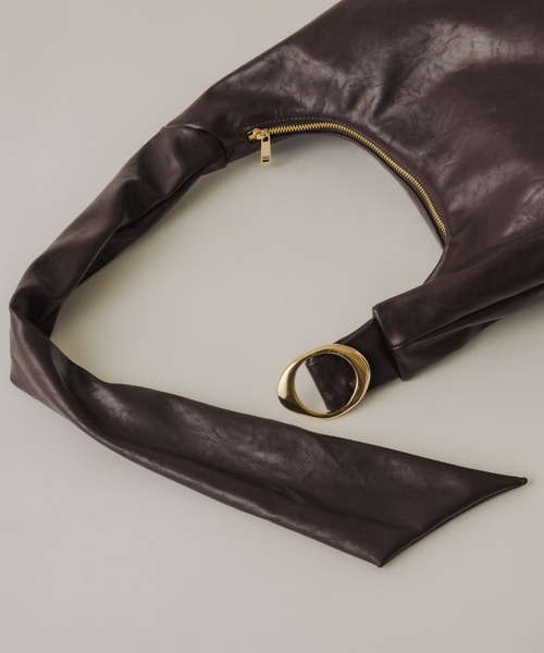 NEUNA（ヌナ）の「ワンハンドル2wayメタルバッグ（ショルダーバッグ・レディース・ブラック/ブラウン・FREE）」の20枚目の写真