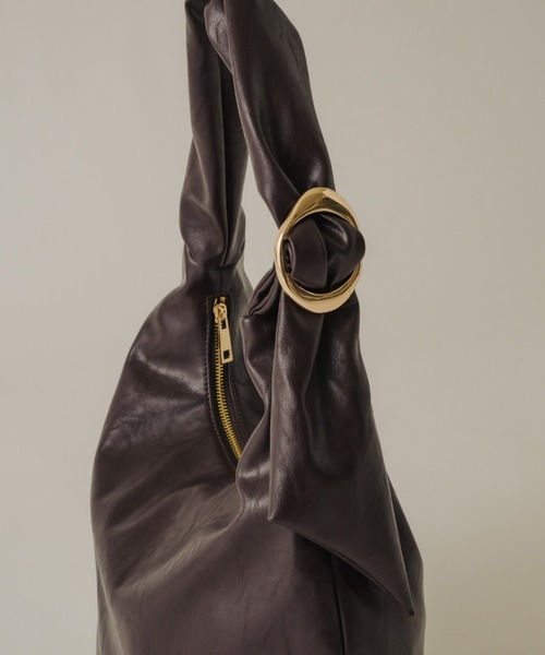 NEUNA（ヌナ）の「ワンハンドル2wayメタルバッグ（ショルダーバッグ・レディース・ブラック/ブラウン・FREE）」の10枚目の写真