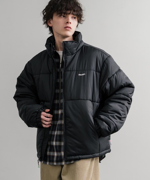 HUF（ハフ）の「HUF ハフ SEQUOIA PUFFER JACKET  REALTREE SEQUOIA PUFFER オーバーサイズワンポイントロゴ中綿ジャケット（ダウンジャケット/コート・メンズ・リアルツリーカモ/ブラック・M/L/XL）」の3枚目の写真