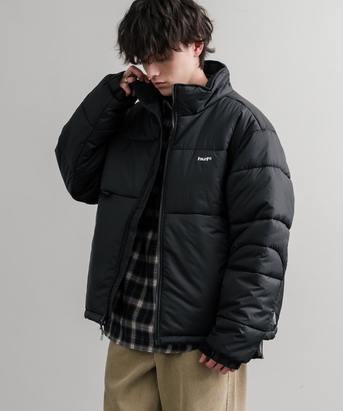 HUF（ハフ）の「HUF ハフ SEQUOIA PUFFER JACKET  REALTREE SEQUOIA PUFFER オーバーサイズワンポイントロゴ中綿ジャケット（ダウンジャケット/コート・メンズ・リアルツリーカモ/ブラック・M/L/XL）」の4枚目の写真