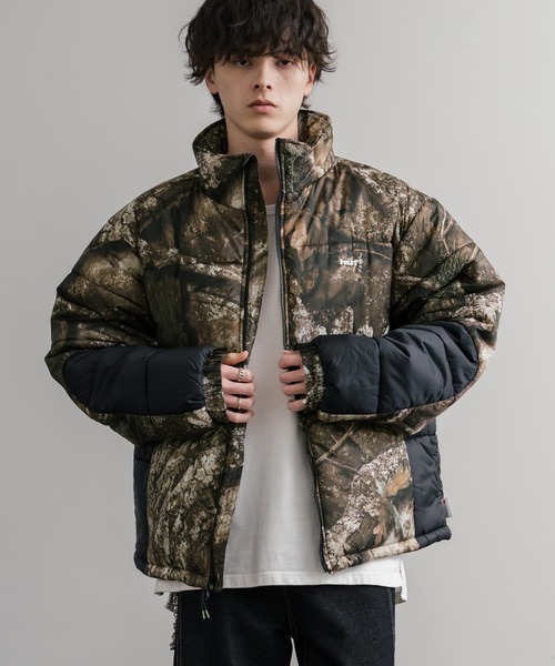 HUF（ハフ）の「HUF ハフ SEQUOIA PUFFER JACKET  REALTREE SEQUOIA PUFFER オーバーサイズワンポイントロゴ中綿ジャケット（ダウンジャケット/コート・メンズ・リアルツリーカモ/ブラック・M/L/XL）」の17枚目の写真