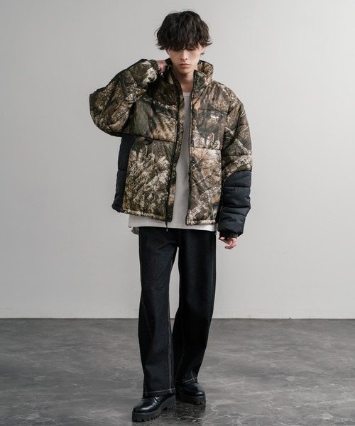 HUF（ハフ）の「HUF ハフ SEQUOIA PUFFER JACKET  REALTREE SEQUOIA PUFFER オーバーサイズワンポイントロゴ中綿ジャケット（ダウンジャケット/コート・メンズ・リアルツリーカモ/ブラック・M/L/XL）」の19枚目の写真