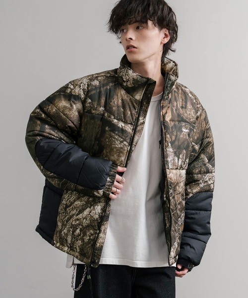 HUF（ハフ）の「HUF ハフ SEQUOIA PUFFER JACKET  REALTREE SEQUOIA PUFFER オーバーサイズワンポイントロゴ中綿ジャケット（ダウンジャケット/コート・メンズ・リアルツリーカモ/ブラック・M/L/XL）」の21枚目の写真