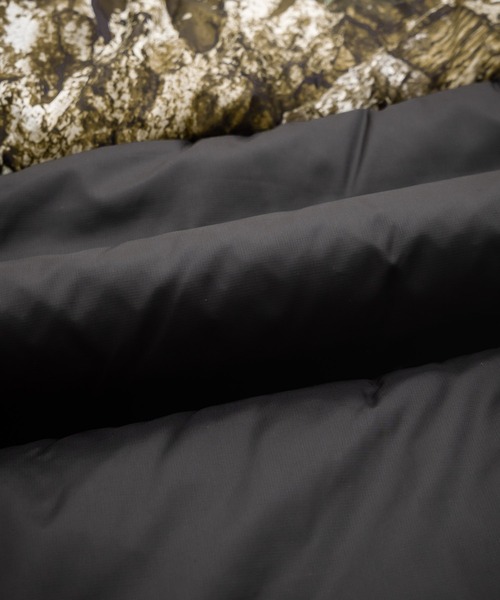 HUF（ハフ）の「HUF ハフ SEQUOIA PUFFER JACKET  REALTREE SEQUOIA PUFFER オーバーサイズワンポイントロゴ中綿ジャケット（ダウンジャケット/コート・メンズ・リアルツリーカモ/ブラック・M/L/XL）」の8枚目の写真