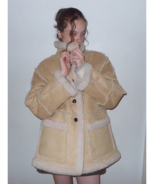 ETMON(エトモン)の「Suede Button Mustang Coat, Light Beige(ムートンコート・レディース・その他・F)」の3枚目の写真