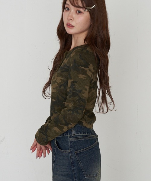 RAY CASSIN（レイカズン）の「迷彩ワッフルヘンリーTシャツ（Tシャツ/カットソー・レディース・ベージュ/ブラウン/カーキ・FREE）」の5枚目の写真