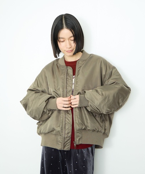Mac-House(マックハウス)の「中綿MA-1ジャケット(ブルゾン・レディース・ブラック/カーキ・FREE)」の17枚目の写真