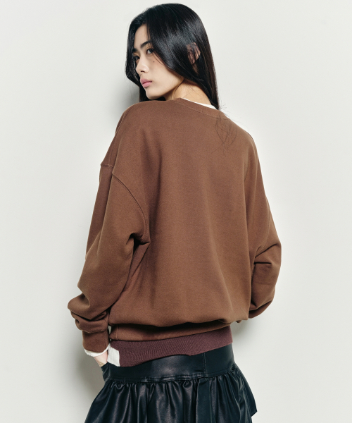 NICK&NICOLE（ニックアンドニコール）の「VOLUME BUTTERFLY SIGNATURE SWEATSHIRT_BROWN CREAM（スウェット・レディース・その他・FREE）」の5枚目の写真