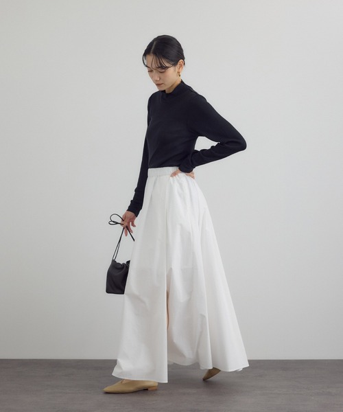 SALON adam et rope'(サロン アダム エ ロペ)の「Hug Silkハイネックプルオーバー(Tシャツ/カットソー・レディース・ブラック/レッド/ホワイト・FREE)」の6枚目の写真