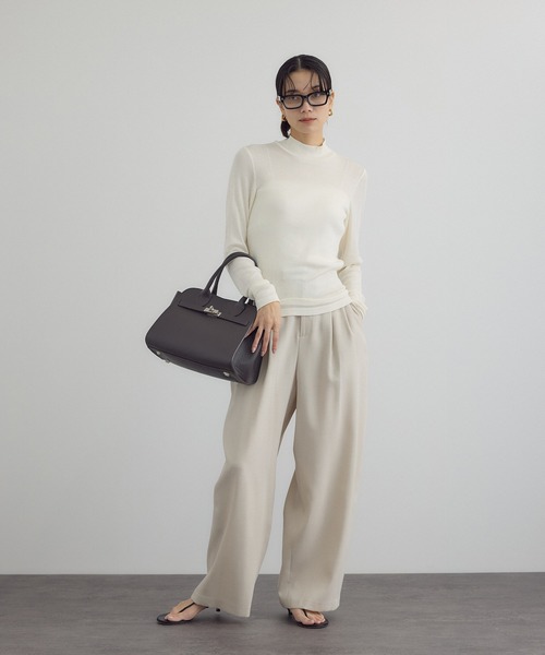SALON adam et rope'(サロン アダム エ ロペ)の「Hug Silkハイネックプルオーバー(Tシャツ/カットソー・レディース・ブラック/レッド/ホワイト・FREE)」の7枚目の写真
