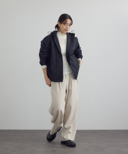 SALON adam et rope'(サロン アダム エ ロペ)の「Hug Silkハイネックプルオーバー(Tシャツ/カットソー・レディース・ブラック/レッド/ホワイト・FREE)」の9枚目の写真