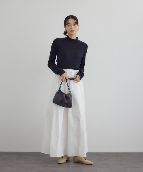 SALON adam et rope'(サロン アダム エ ロペ)の「Hug Silkハイネックプルオーバー(Tシャツ/カットソー・レディース・ブラック/レッド/ホワイト・FREE)」の11枚目の写真