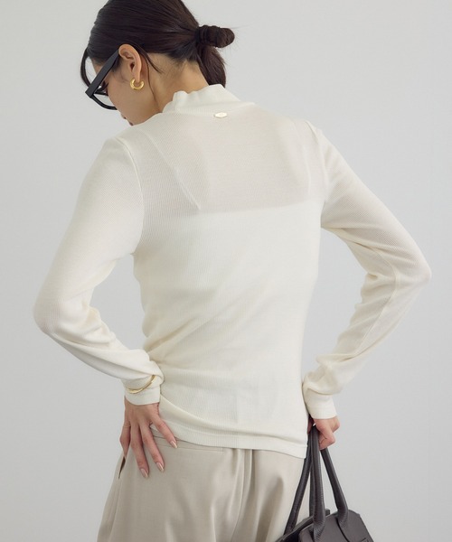 SALON adam et rope'(サロン アダム エ ロペ)の「Hug Silkハイネックプルオーバー(Tシャツ/カットソー・レディース・ブラック/レッド/ホワイト・FREE)」の16枚目の写真