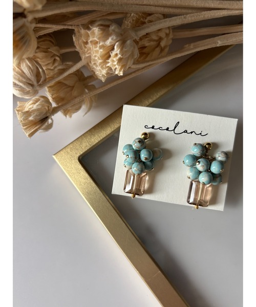 tone(トーン)の「【cocolani】天然石とカットガラスの揺れる小さめピアス(MA)(ピアス(両耳用)・レディース・ホワイト×ブラック/ブルー系その他/イエロー系その他/グリーン系その他・FREE)」の2枚目の写真