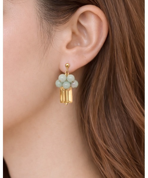 tone(トーン)の「【cocolani】天然石とカットガラスの揺れる小さめピアス(MA)(ピアス(両耳用)・レディース・ホワイト×ブラック/ブルー系その他/イエロー系その他/グリーン系その他・FREE)」の4枚目の写真