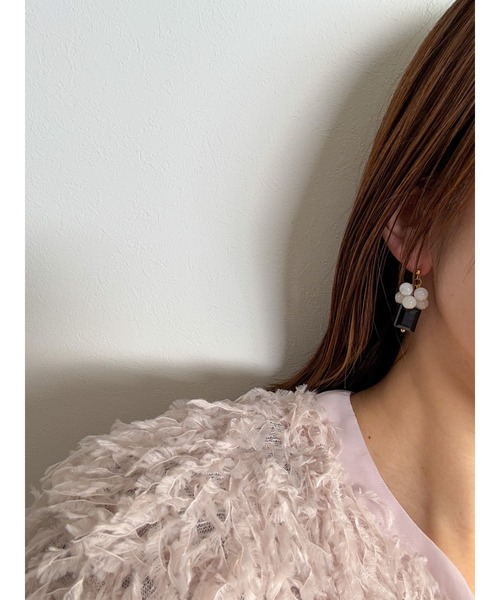 tone(トーン)の「【cocolani】天然石とカットガラスの揺れる小さめピアス(MA)(ピアス(両耳用)・レディース・ホワイト×ブラック/ブルー系その他/イエロー系その他/グリーン系その他・FREE)」の9枚目の写真