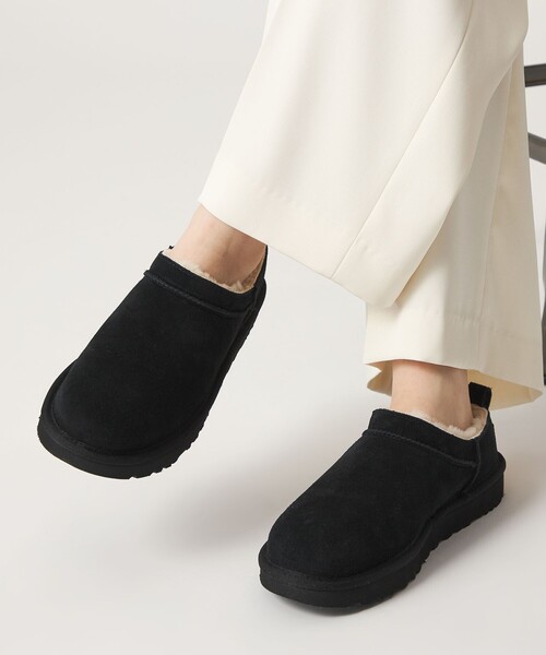 UGG(アグ)の「<UGG> W CLASSIC MICRO(ブーツ・レディース・ブラック/ブラウン系・22cm/24cm/23cm/25cm)」の2枚目の写真